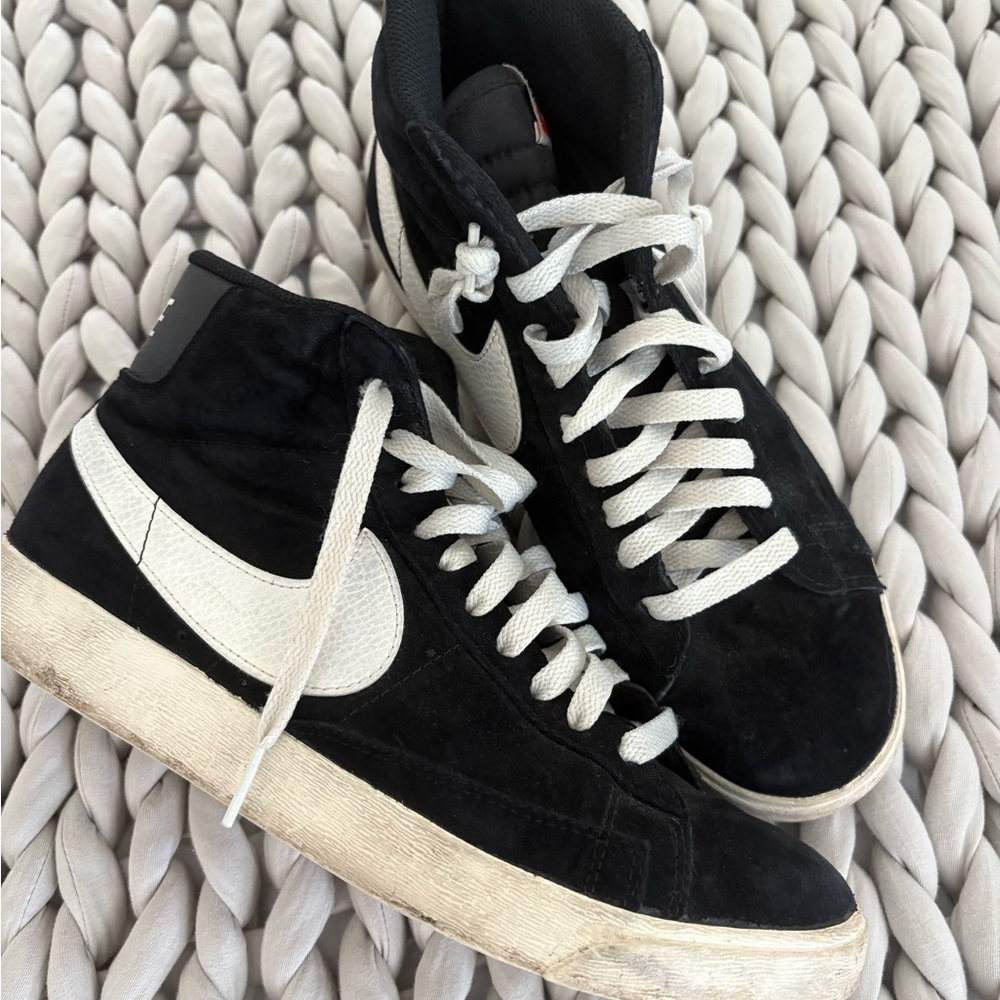 NIKE Black and White High-Top Sneakers